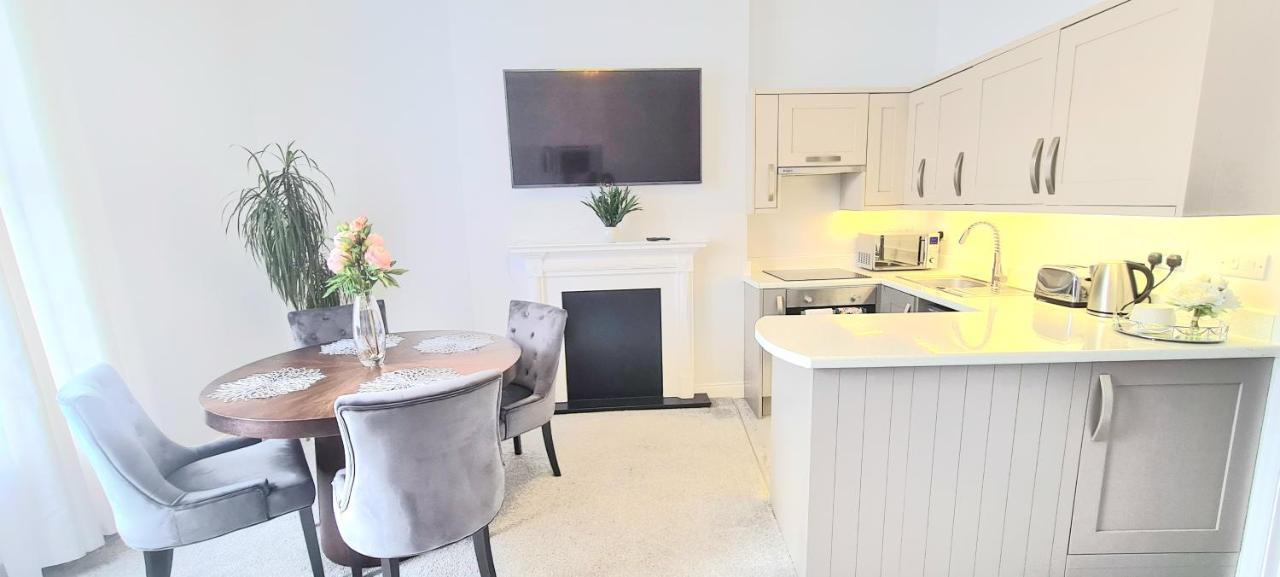 Spacious 3 Bed Flat Near The Sea With Parking Bournemouth Zewnętrze zdjęcie