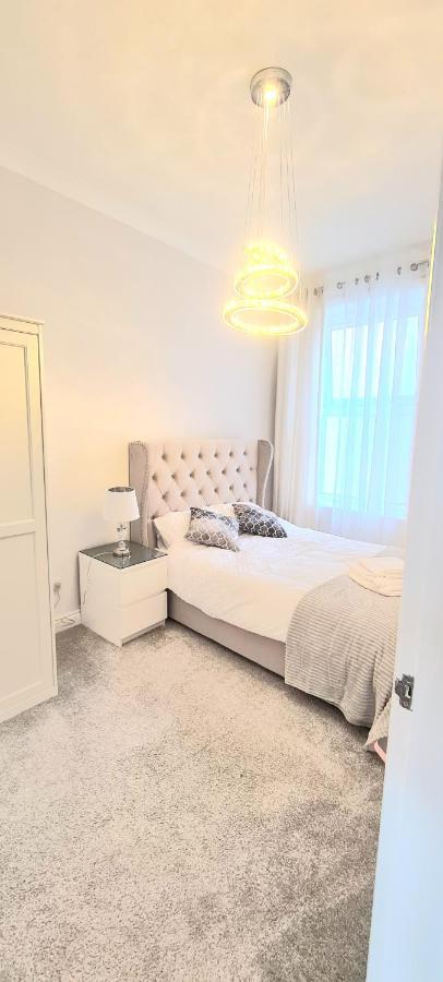 Spacious 3 Bed Flat Near The Sea With Parking Bournemouth Zewnętrze zdjęcie