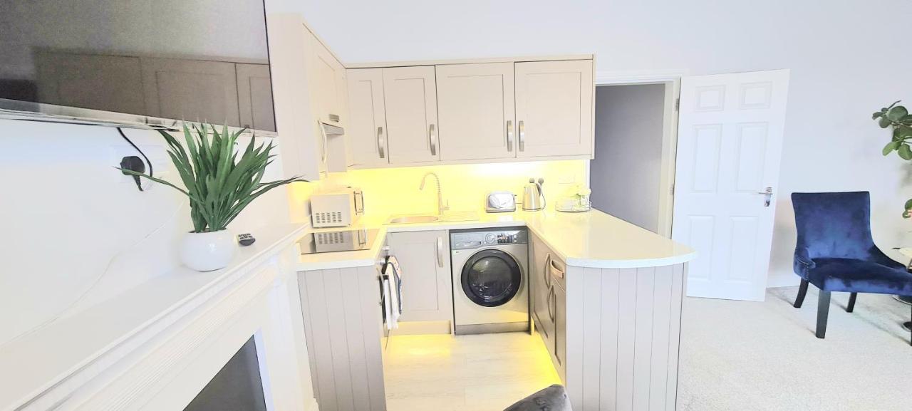 Spacious 3 Bed Flat Near The Sea With Parking Bournemouth Zewnętrze zdjęcie