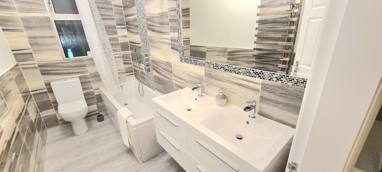 Spacious 3 Bed Flat Near The Sea With Parking Bournemouth Zewnętrze zdjęcie