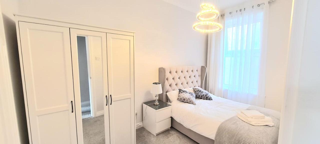 Spacious 3 Bed Flat Near The Sea With Parking Bournemouth Zewnętrze zdjęcie